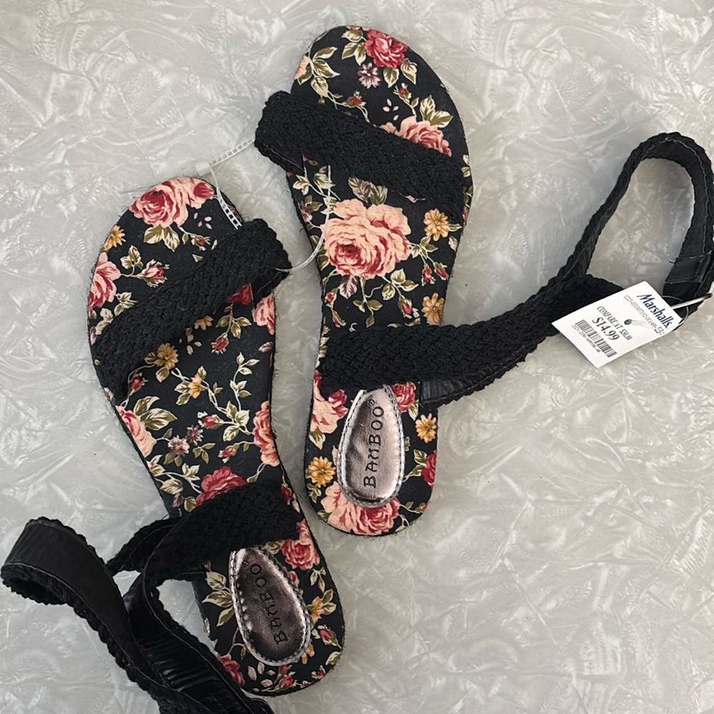 DONATING TO VETERANS: Bamboo Floral Sandals - Size 10 (NWT)